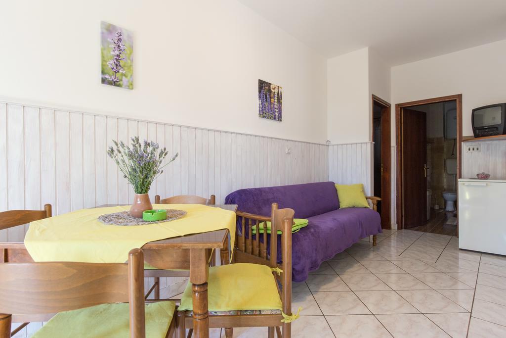 Apartment Milka A4 Krk Town Eksteriør billede