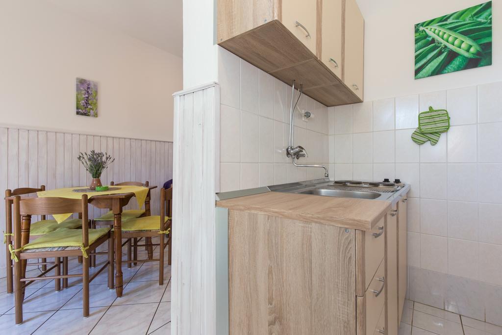 Apartment Milka A4 Krk Town Eksteriør billede